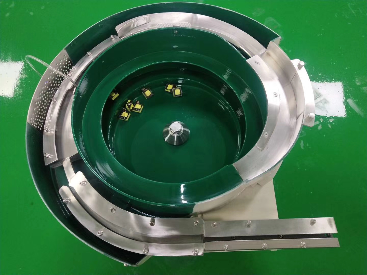 口碑与功能并重 优质振动盘加工厂选购指南